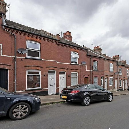 Cambridge House - Modern 2 Bedroom House, Close To Luton Airport & Town Centre Buitenkant foto