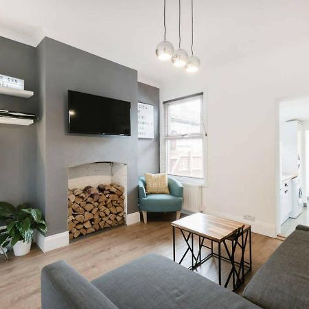Cambridge House - Modern 2 Bedroom House, Close To Luton Airport & Town Centre Buitenkant foto