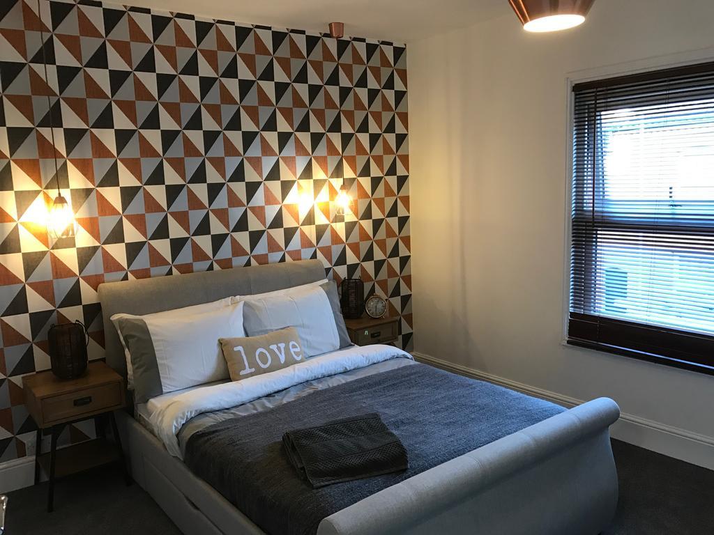 Cambridge House - Modern 2 Bedroom House, Close To Luton Airport & Town Centre Buitenkant foto