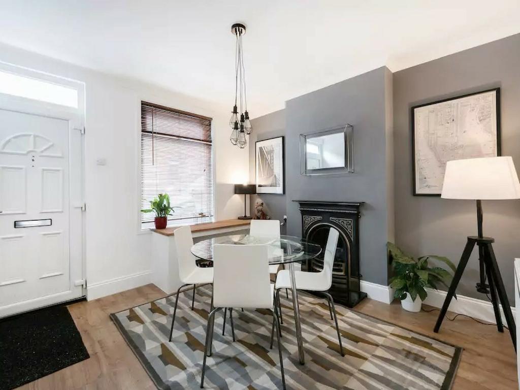 Cambridge House - Modern 2 Bedroom House, Close To Luton Airport & Town Centre Buitenkant foto