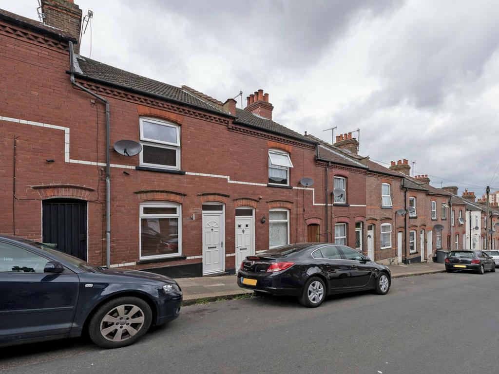 Cambridge House - Modern 2 Bedroom House, Close To Luton Airport & Town Centre Buitenkant foto