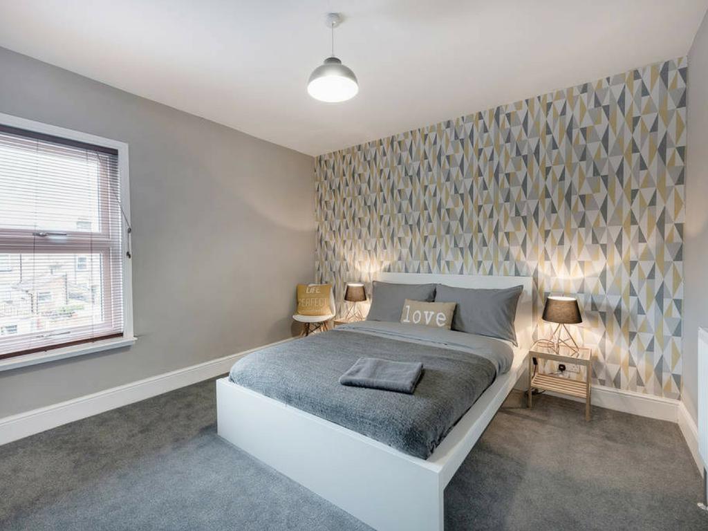 Cambridge House - Modern 2 Bedroom House, Close To Luton Airport & Town Centre Buitenkant foto