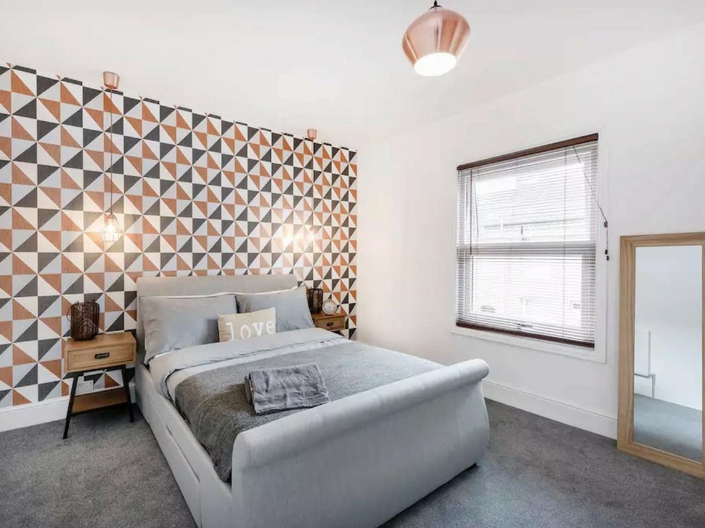 Cambridge House - Modern 2 Bedroom House, Close To Luton Airport & Town Centre Buitenkant foto
